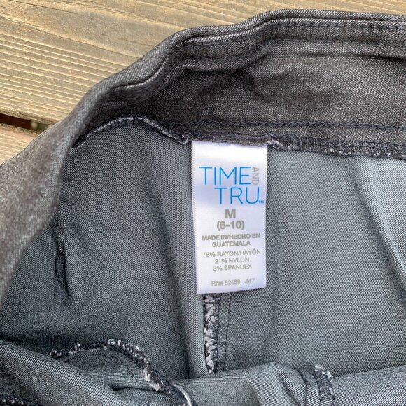 Time and Tru Women's size Medium Black Stretchy Capri Pull-On Pants - Picture 4 of 6